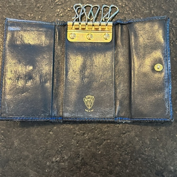 Vintage Gucci 6 key holder accessory navy blue with lotus floral print goldtone. - Picture 3 of 13